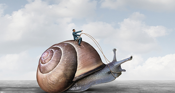 Homme sur un escarot (Istock)