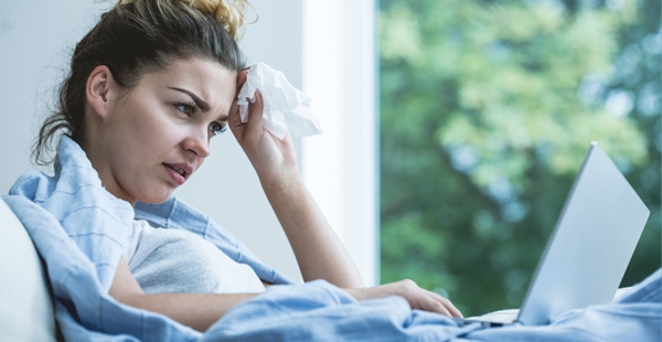 Arrêt maladie et femme malade (istock)