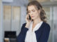 Femme au téléphone apprenant une mauvaise nouvelle (Istock)