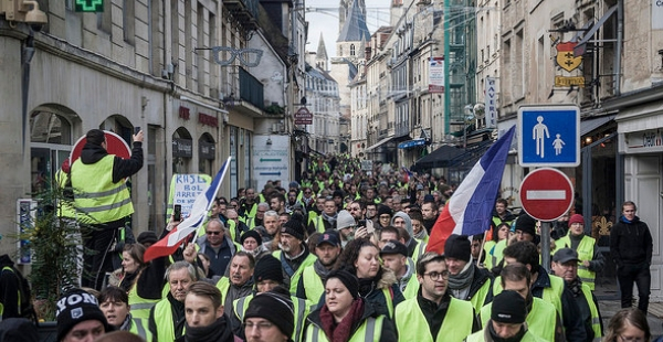 Gilets jaunes dans les rues France