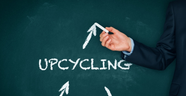 Upcycling- cercle vertueux sur tableau (iStock)